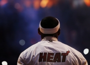 PG电子试玩-赛道上的巨人，当恩比德在F1揭幕战接管比赛，勇士精神如何制霸公牛？