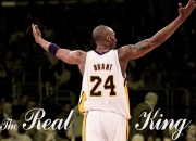 PG平台-王者时刻，詹姆斯季后赛之夜连斩关键分，一己之力改写胜负天平