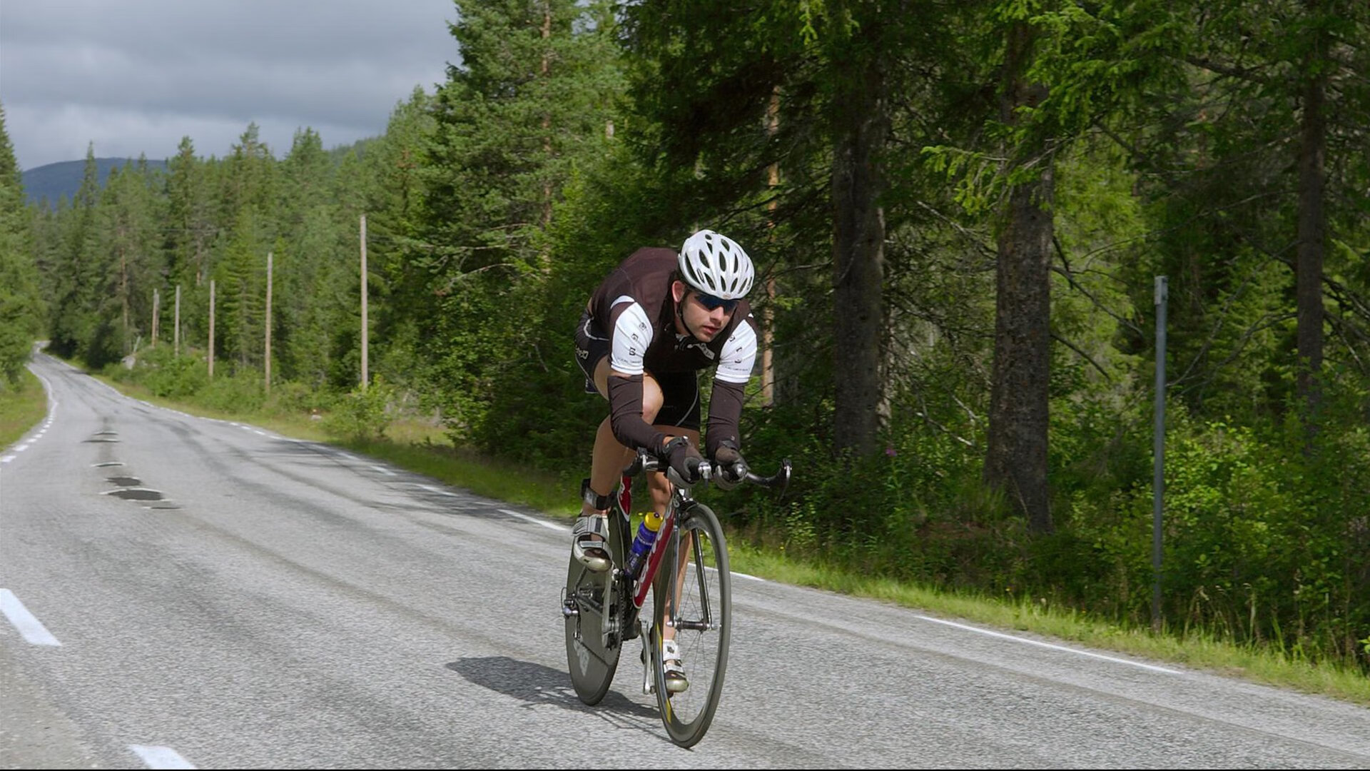 赛道上的亚特兰大奇迹，劳塔罗在F1巴林揭幕战上演绝地接管